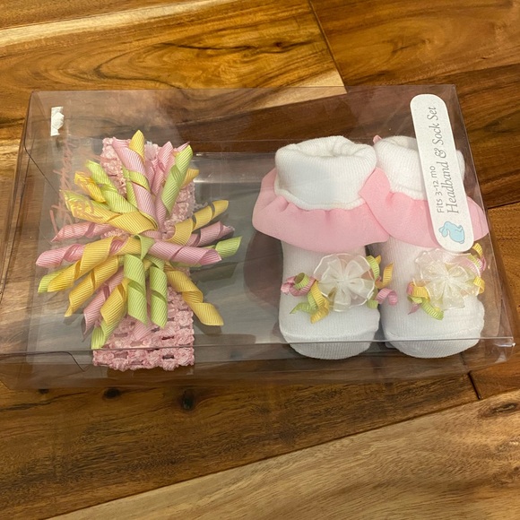 Baby socks with matching bow - Picture 1 of 1